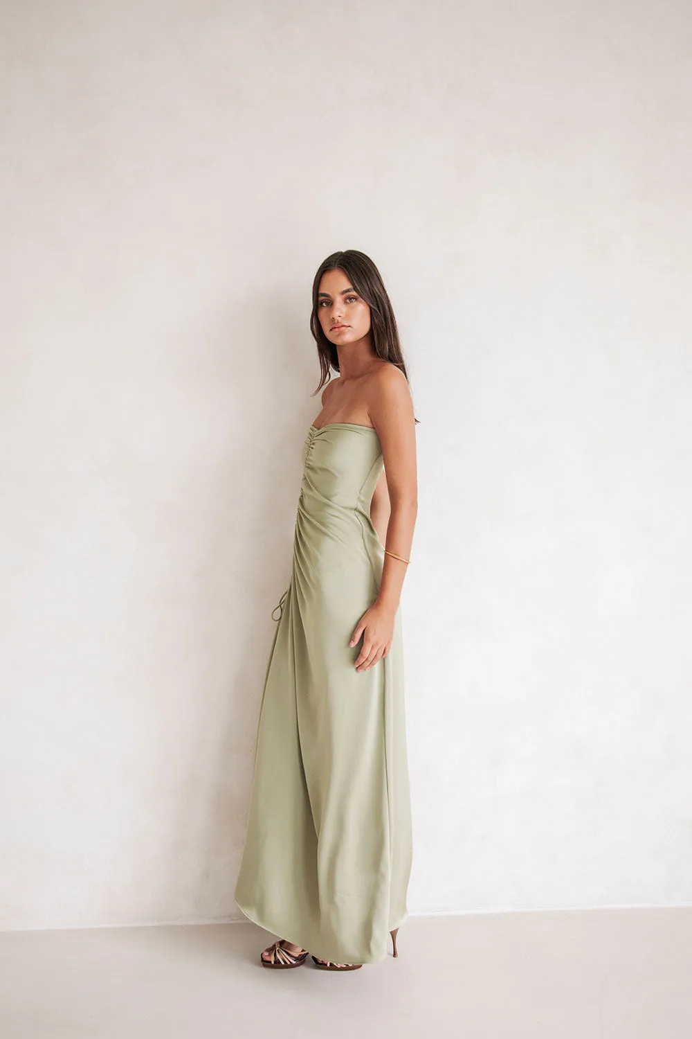Certainly! To optimize the title of the Alyssia Dress for an e-commerce product, we should include descriptive modifiers that highlight its features and appeal to potential buyers. Here’s an example:

Elegant Alyssia Floral Maxi Dress with Sleeveless Design – Perfect for Summer Events

This title includes:

- **Elegant:** Conveys a sense of style and sophistication.
- **Floral:** Describes the pattern, which can be a key selling point.
- **Maxi:** Indicates the dress length, which is important for shoppers.
- **Sleeveless Design:** Highlights a specific feature of the dress.
- **Perfect for Summer Events:** Suggests occasions for wearing the dress, attracting buyers looking for event-specific attire.

Feel free to modify the specifics based on the actual features and intended audience for the dress.