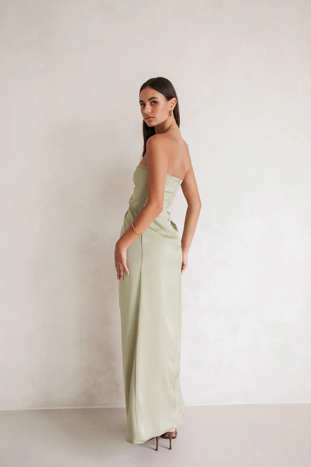 Certainly! To optimize the title of the Alyssia Dress for an e-commerce product, we should include descriptive modifiers that highlight its features and appeal to potential buyers. Here’s an example:

Elegant Alyssia Floral Maxi Dress with Sleeveless Design – Perfect for Summer Events

This title includes:

- **Elegant:** Conveys a sense of style and sophistication.
- **Floral:** Describes the pattern, which can be a key selling point.
- **Maxi:** Indicates the dress length, which is important for shoppers.
- **Sleeveless Design:** Highlights a specific feature of the dress.
- **Perfect for Summer Events:** Suggests occasions for wearing the dress, attracting buyers looking for event-specific attire.

Feel free to modify the specifics based on the actual features and intended audience for the dress.